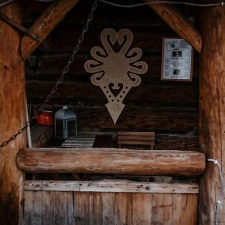 Zapiecek Drewniana Rustykalna Babci Ludwiki * クロシチェンコ